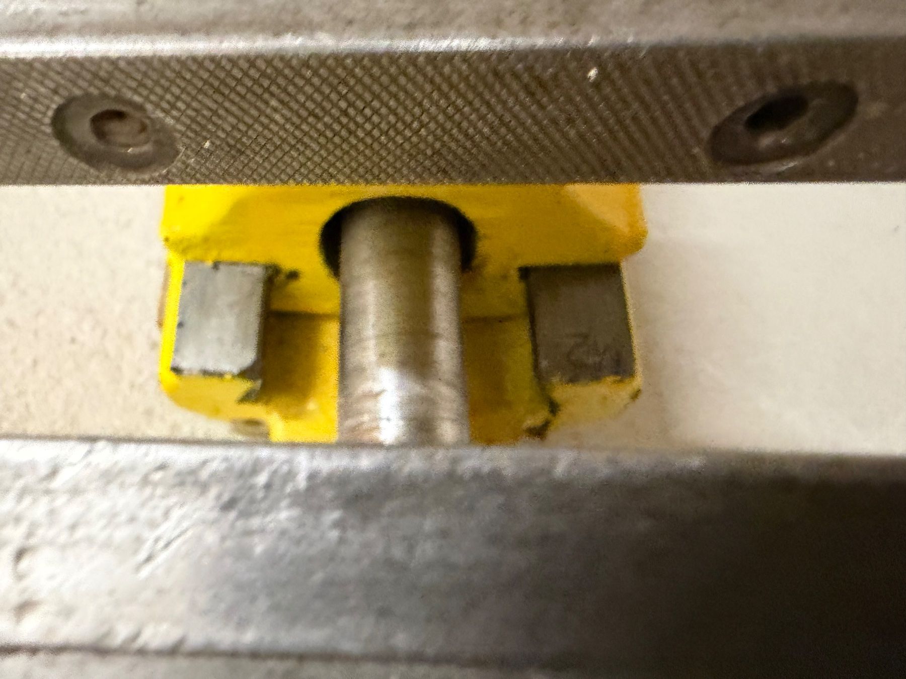 Gressel Tutti gli attrezzi: Gressel Elektrosulzer Schraubstock mit Holzblock gelb – Usato da Zürich venduto da sne.swiss 8