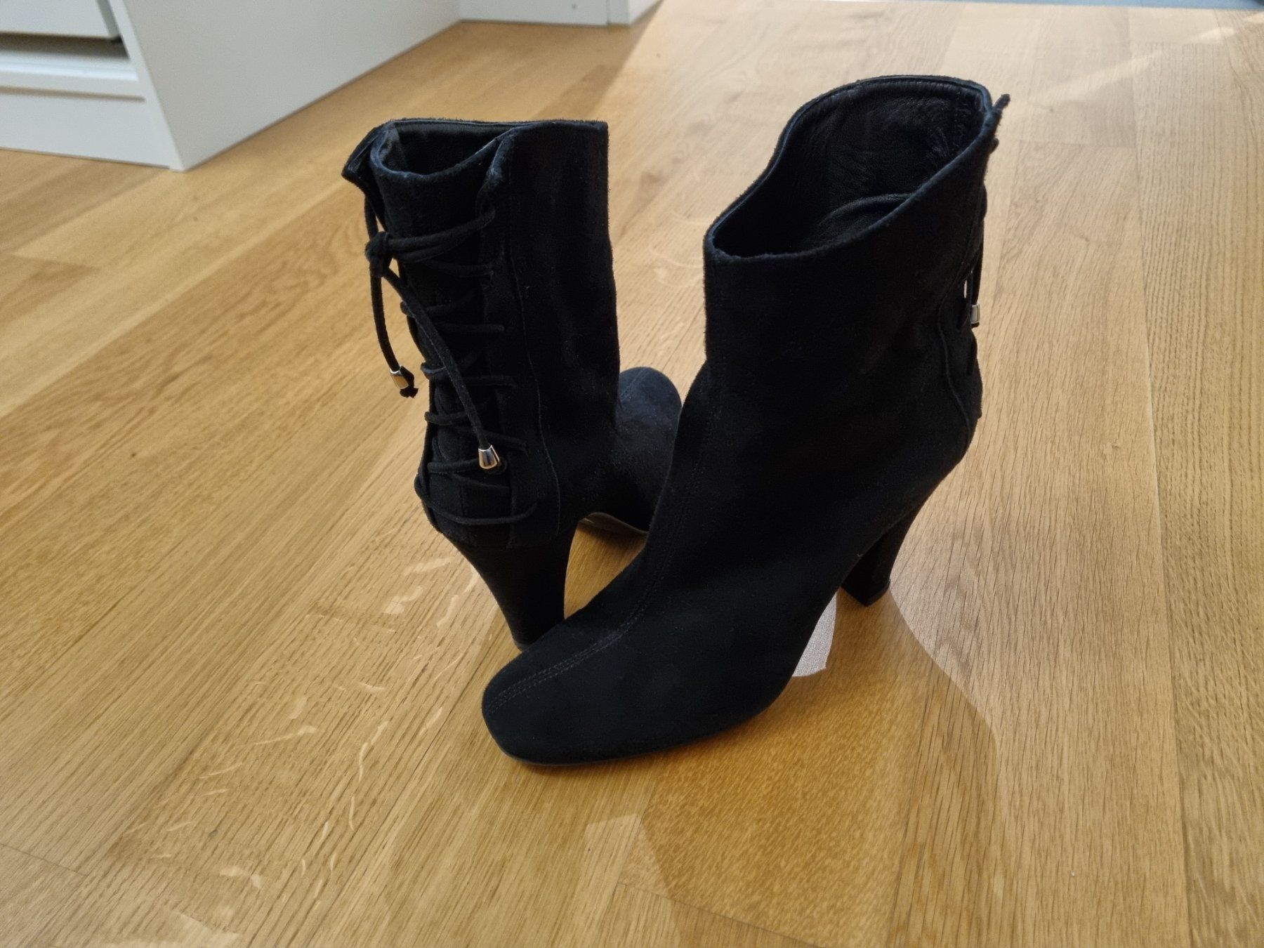Scarpe da donna: Stiefeletten (38) Leder – Usato da Altendorf venduto da evuhler