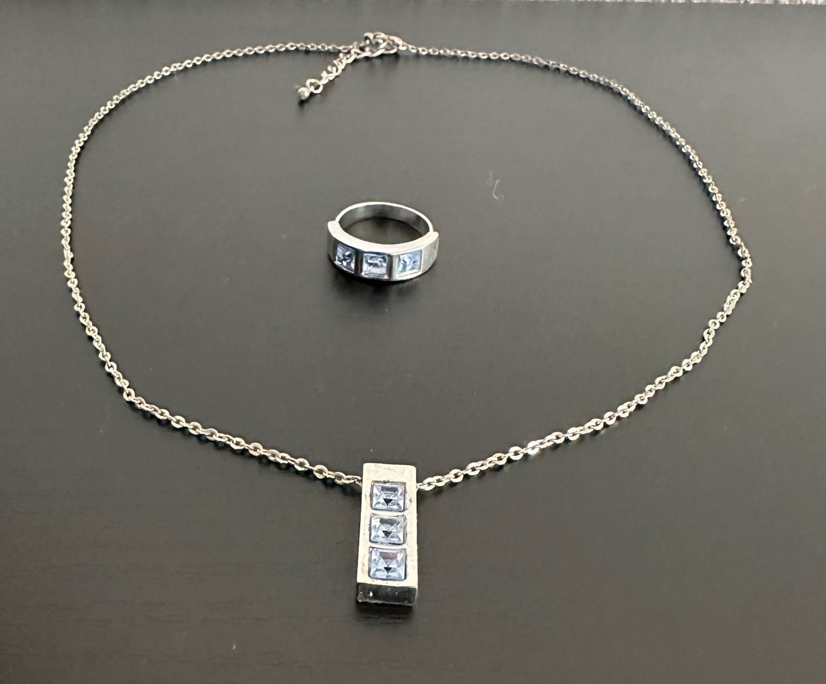 Sonstiger Schmuck: Ring + Halskette mit Schmuckanhänger mit hellblauen Steinen – Gebraucht aus Emmenbrücke von little.treasures