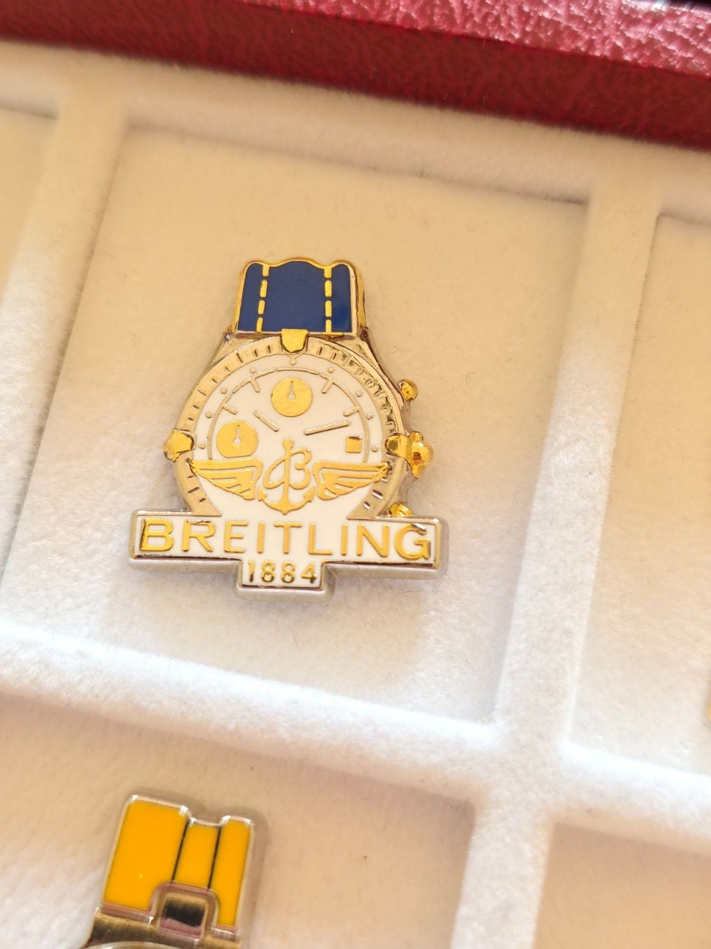 Orologi: Pins Horloger – Usato da La Chaux-de-Fonds venduto da Pascal.horloger
