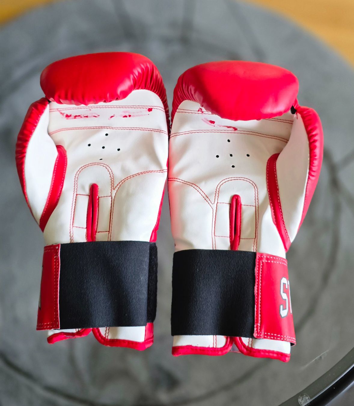 Maschere: Set Maske Sylvester Stallone + Muskeln + Boxhandschuhe – Usato da Meggen venduto da everydaysale 2