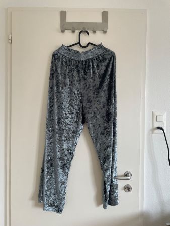 Silberne Jogginghose