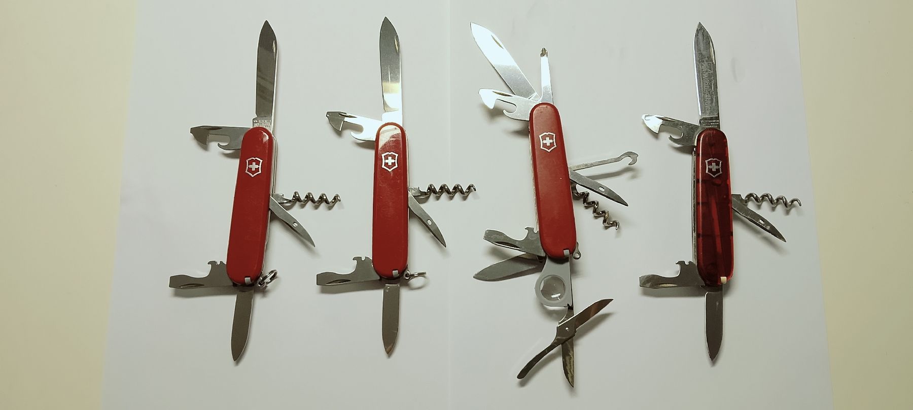 Victorinox Taschenmesser: 4x Victorinox Sackmesser verschiedene  – Gebraucht aus Biel/Bienne von Vintage-timearts
