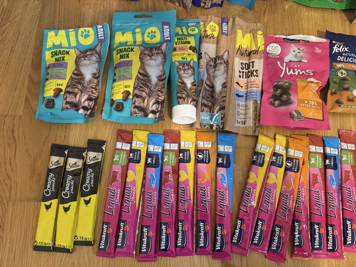 Futter: Grosses Katzenfutter und Snack Konvolut gemischt – Neu (gemäss Beschreibung) aus Zürich von wtpooh 2