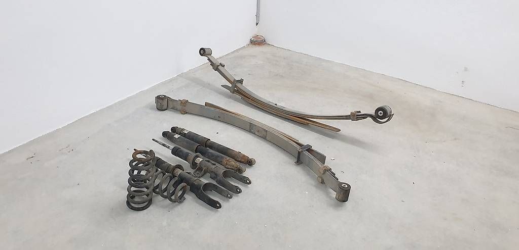 Tutti pezzi di ricambio auto: VW Amarok Orginal Fahrwerk – Usato da Schleitheim venduto da mik_kpk2