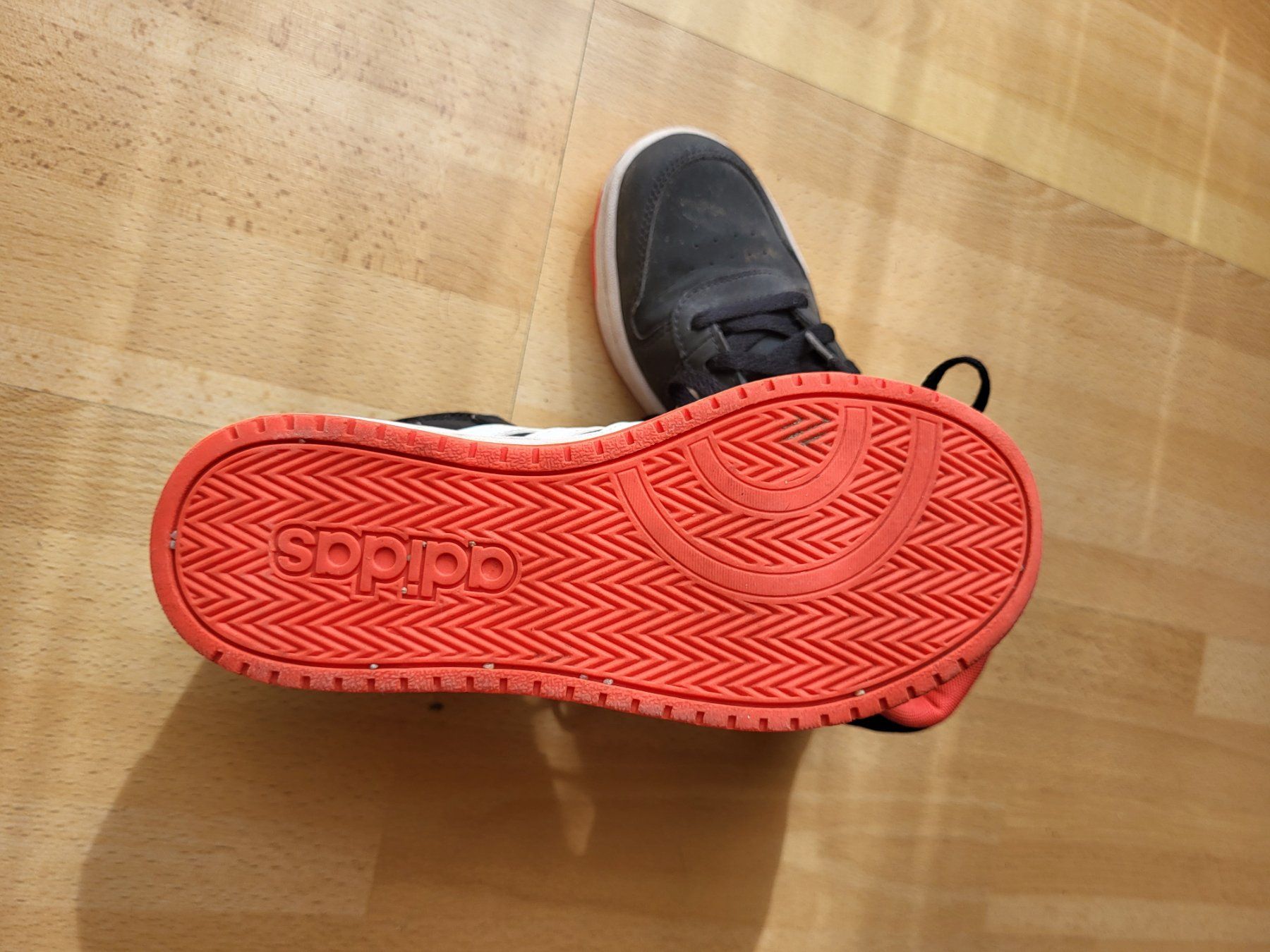 Scarpe per ragazzi: Adidas Sneaker, Grösse 35 – Usato da Eggiwil venduto da kariiina 1