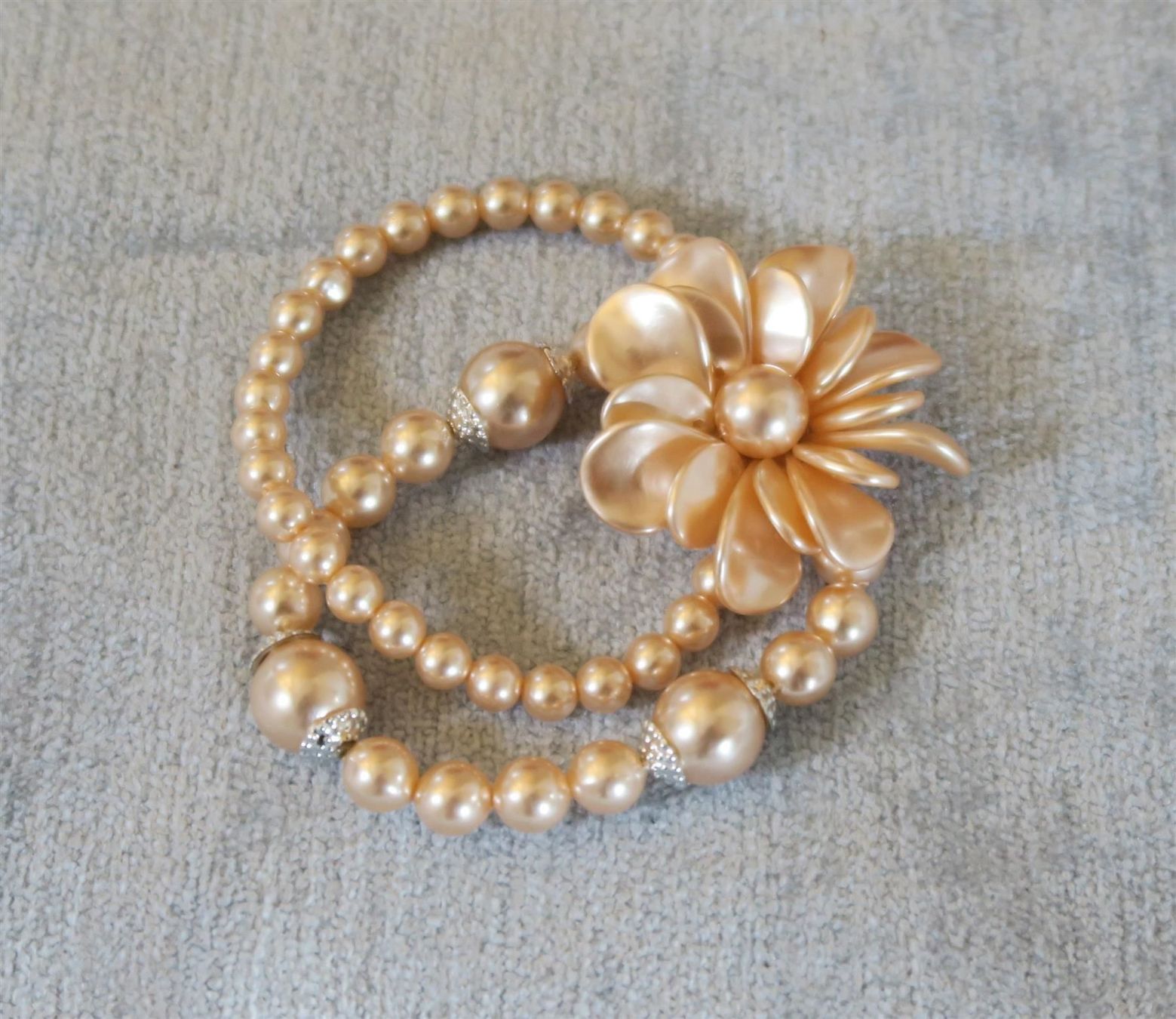 Bracciali & Braccialetti: Armband "Blume" rosa, Wachsperlen – Usato da Brittnau venduto da marlenestone 2