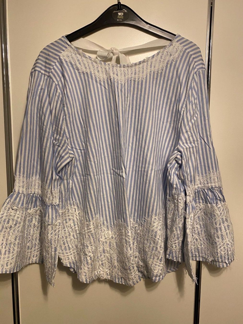 Blusen: Bluse von ZARA gr. L – Gebraucht aus Pfungen von Outlet64
