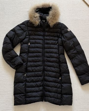 Moncler Daunenmantel schwarz mit Pelzkragen Grösse 3