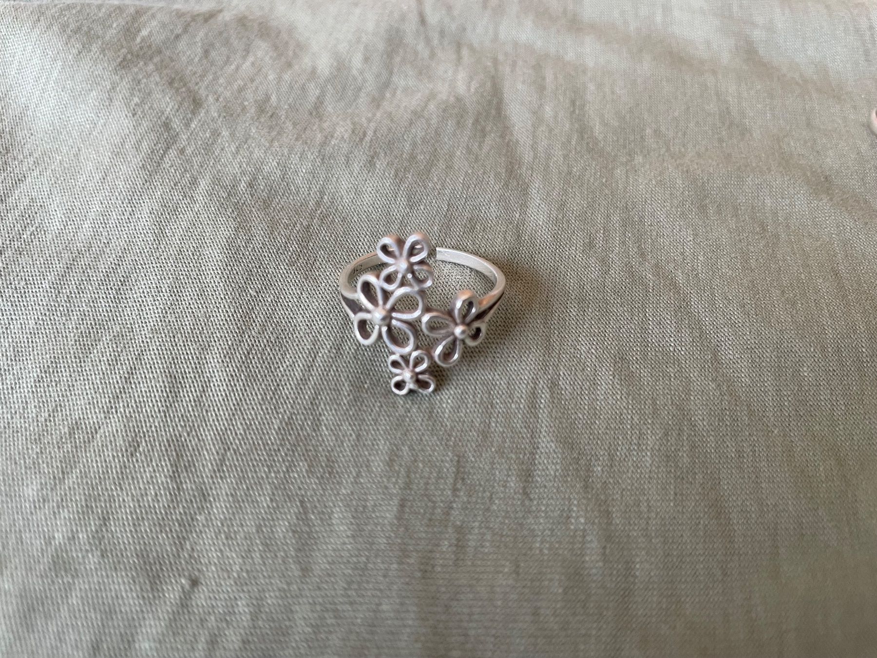 Ringe: Silberschmuck Ringe Blumen und Stein Groesse offen – Gebraucht aus Au TG von and_k8st 1