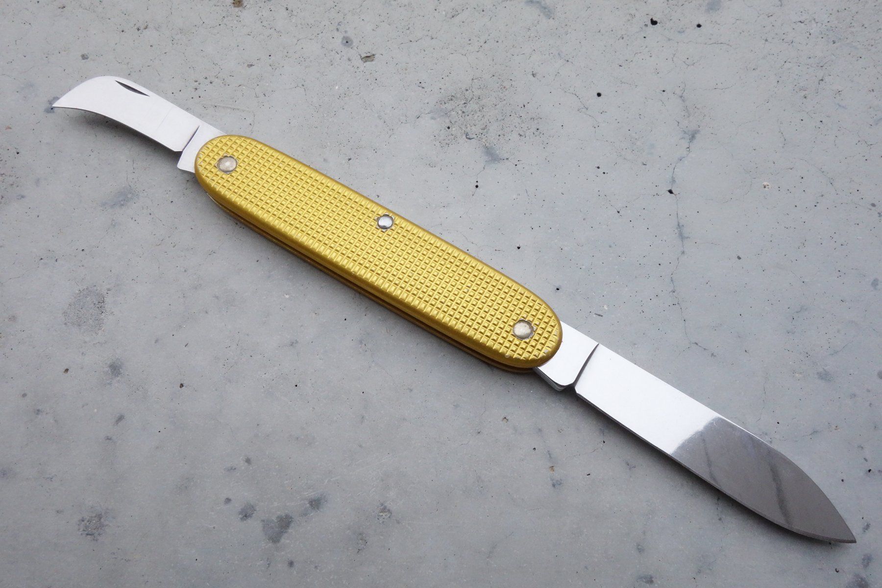 Victorinox Coltelli tascabile: Victorinox Alox Old Cross Sackmesser Bugnard gold – Usato da St. Gallen venduto da 8201 4