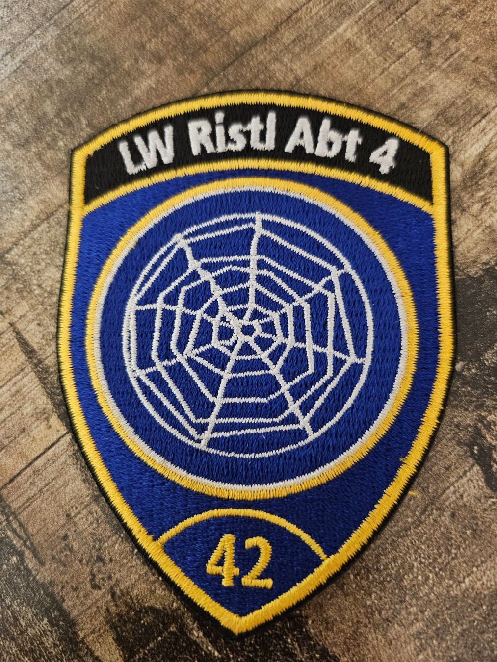 Schweizer Armee Plaketten & Abzeichen: Schweizer Armee Badge "LW Ristl Abt 4, Bataillon 42, Kp 4" – Neu (gemäss Beschreibung) aus Zürich von qua_7dpq