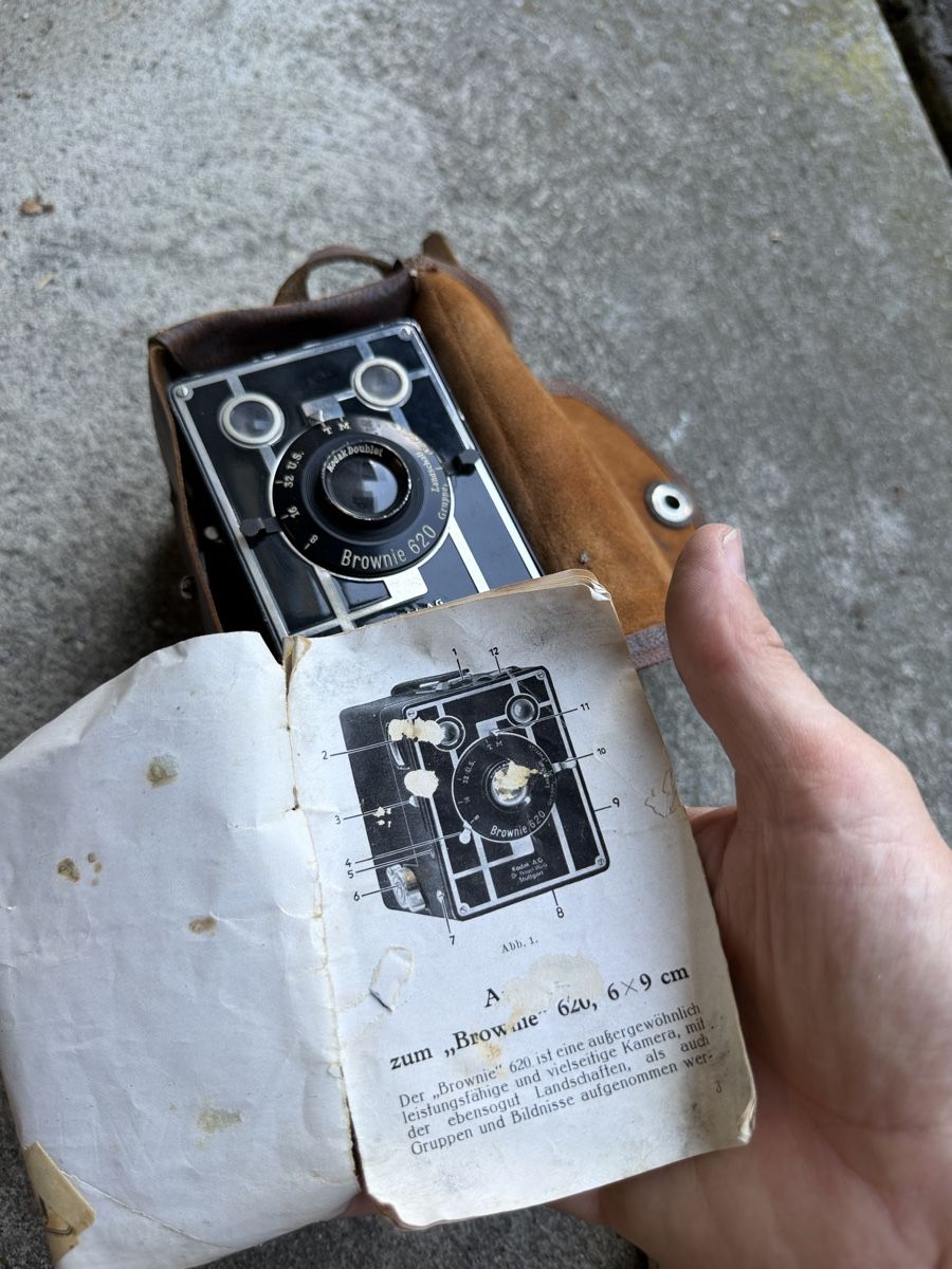 Kodak Kamera: Kodak Brownie 620 Kamera mit Ledertasche  – Defekt aus Lyss von nekoreh 1