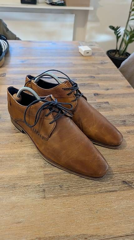 Scarpe da uomo: Bugatti Anzugschuhe Grösse 43 – Usato da Birmenstorf AG venduto da san_7w9c
