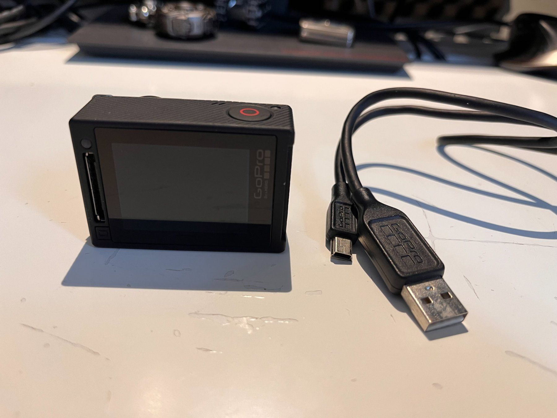 Gopro Action Cam: Go-Pro Hero 4 inkl. USB-Kabel – Usato da Bern venduto da PJB 2