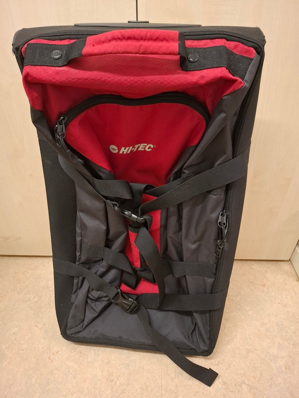 Hi-Tec Borse: Sport Reisetasche mit Rollen – Usato da Uster venduto da Bachtel_2006 1