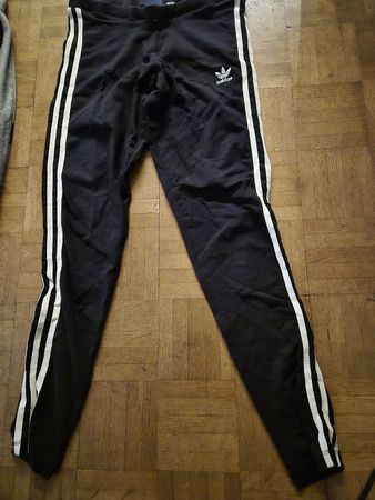 Adidas Trainingshose, schwarz mit Streifen, Grösse S