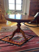 Antiker gut erhaltener massiver Holztisch