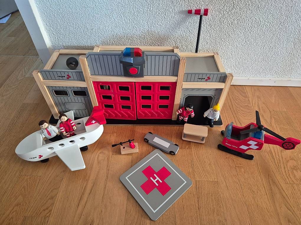 Giocattoli: Spielset Rega-Einsatzbasis aus Holz – Usato da Kriens venduto da Moana89 2