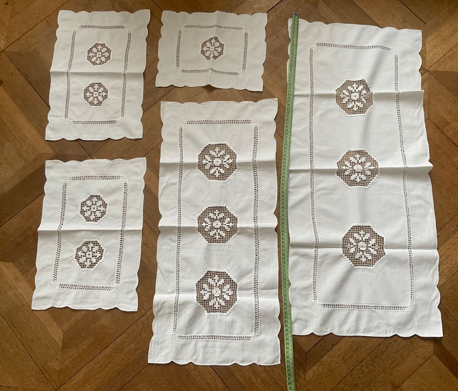 Set di tavolo e panche: Platzdeckchen Tischset Baumwolle Deckchen Deko VERSAND 4.- – Nuovo (secondo la descrizione) da Aarau venduto da Galaktos 5
