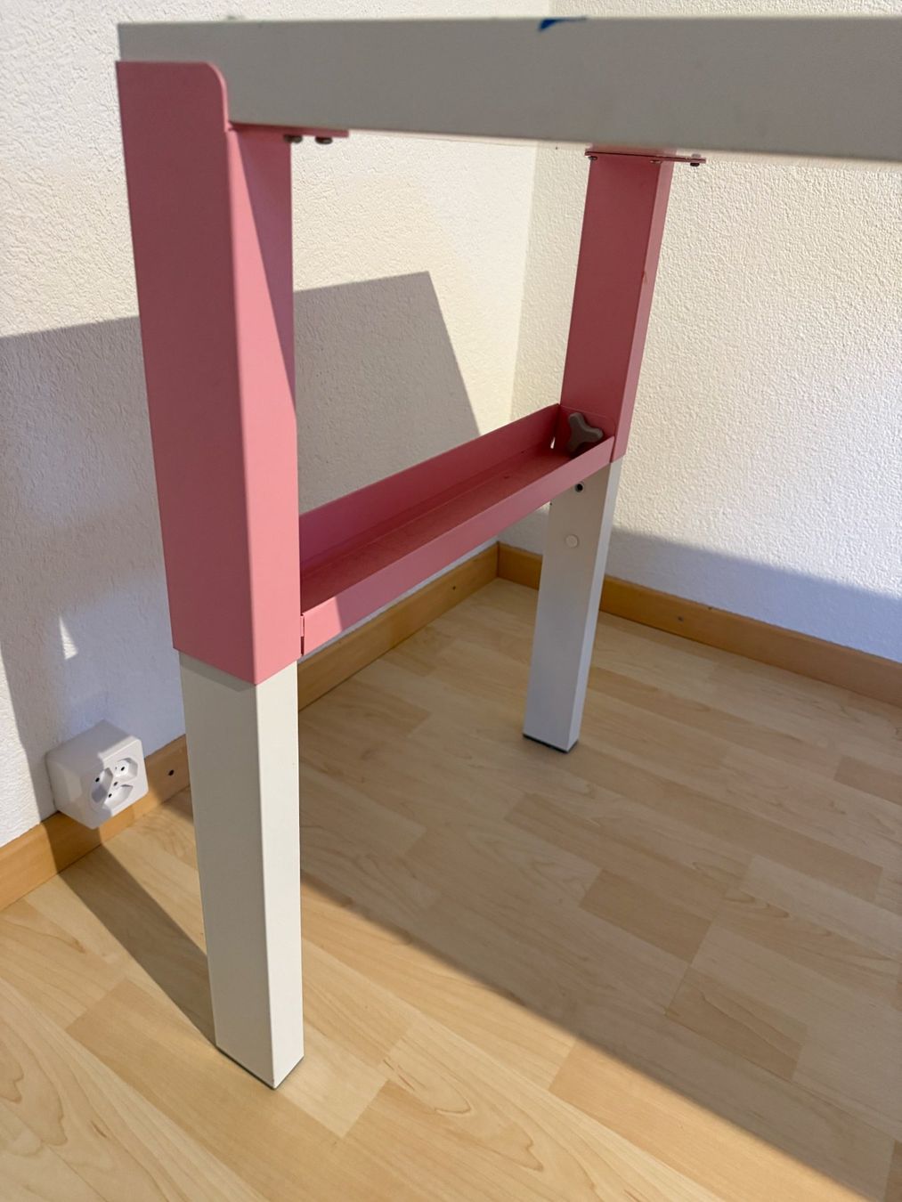 Ikea Altri mobili: Verstellbare Kindertischgestell von IKEA – Usato da Gebenstorf venduto da doomedsardines 2