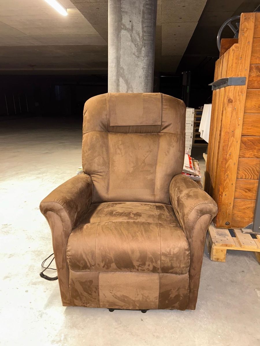 Fauteuils: Sessel mit Aufstehhilfe braun neuwertig – D'occasion à Reutigen par Monschij 2