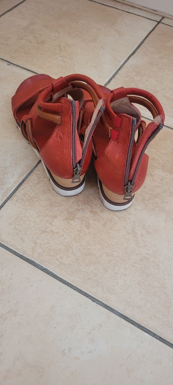 Scarpe da donna: Sandale cuir rouge 38 – Usato da Echallens venduto da frimousse2008 2