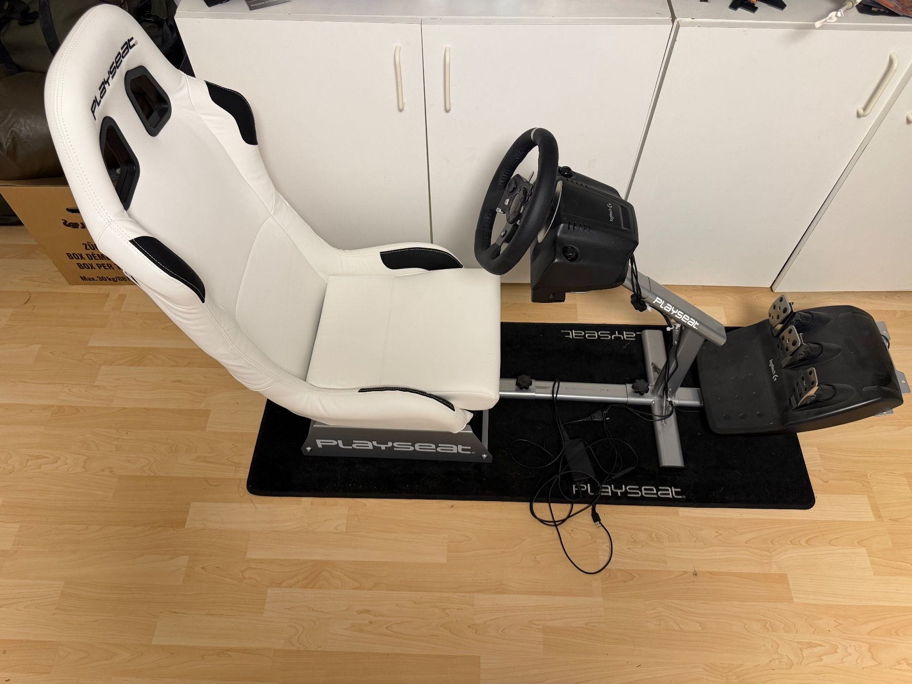 Playseat Sedie: Playseat Rennsitz mit Logitech Lenkrad gebraucht – Usato da Rüdlingen venduto da Erik-H 1