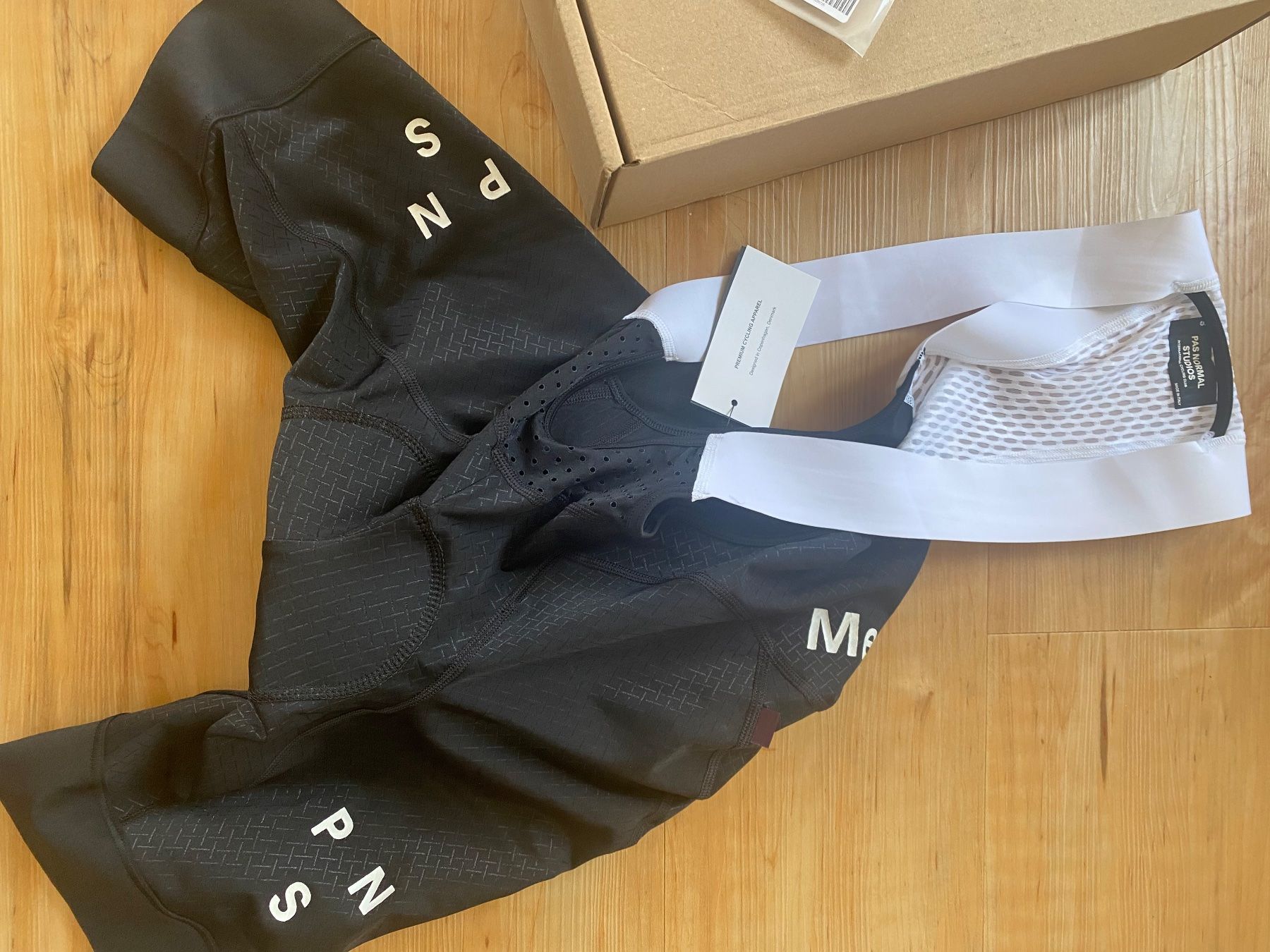 Pas Normal Studios Hosen: Pas Normal Studios Mechanism bib shorts small schwarz – Neu (gemäss Beschreibung) aus Appenzell von classiccyclingkits 3