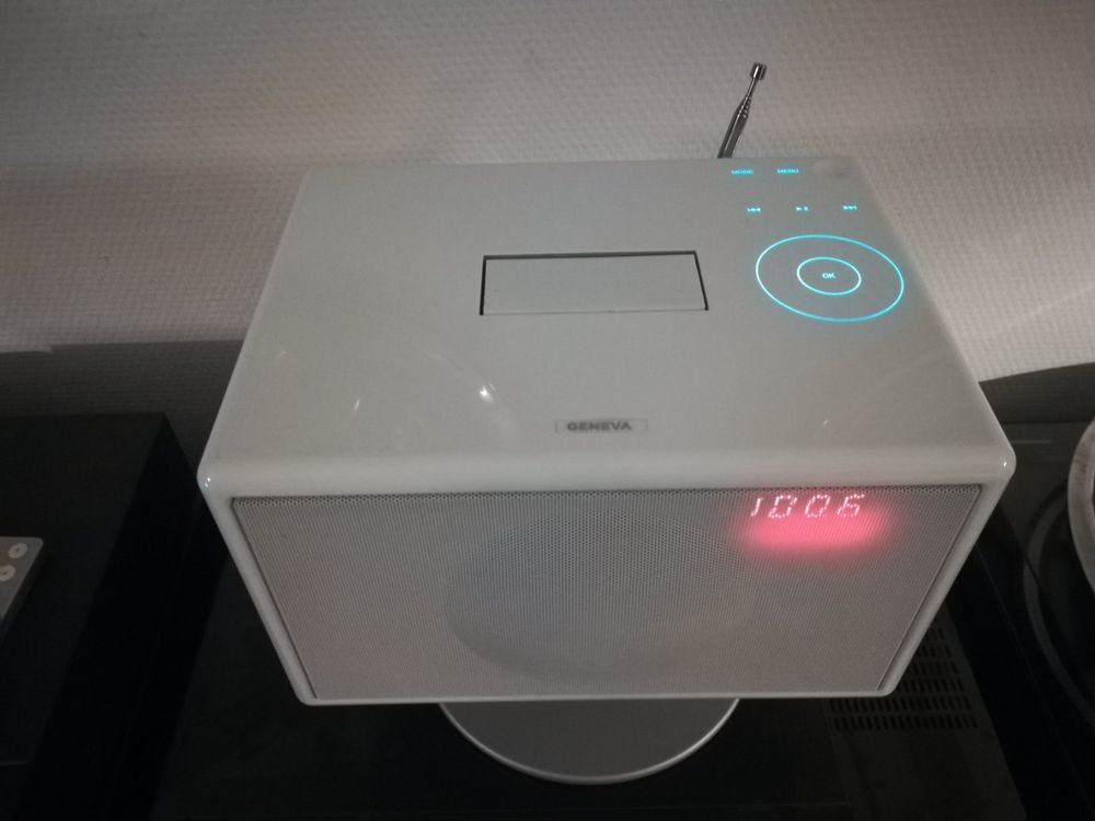 STATION D'ACCUEIL IPOD/IPHONE/IPAD CAISSON BASSE INTEGRE