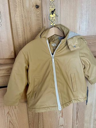 Gefütterte Regenjacke von Zara Grösse 86