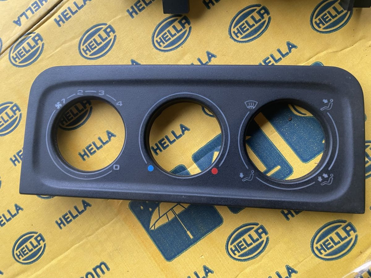 Volkswagen Tutti pezzi di ricambio auto: Commande de chauffage/climatisation VW VOLKSWAGEN divers – Difettoso da Denges venduto da Ricautomotive 5