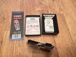Zippo Feuerzeug, neuwertig in OVP mit Feuersteine, Top!
