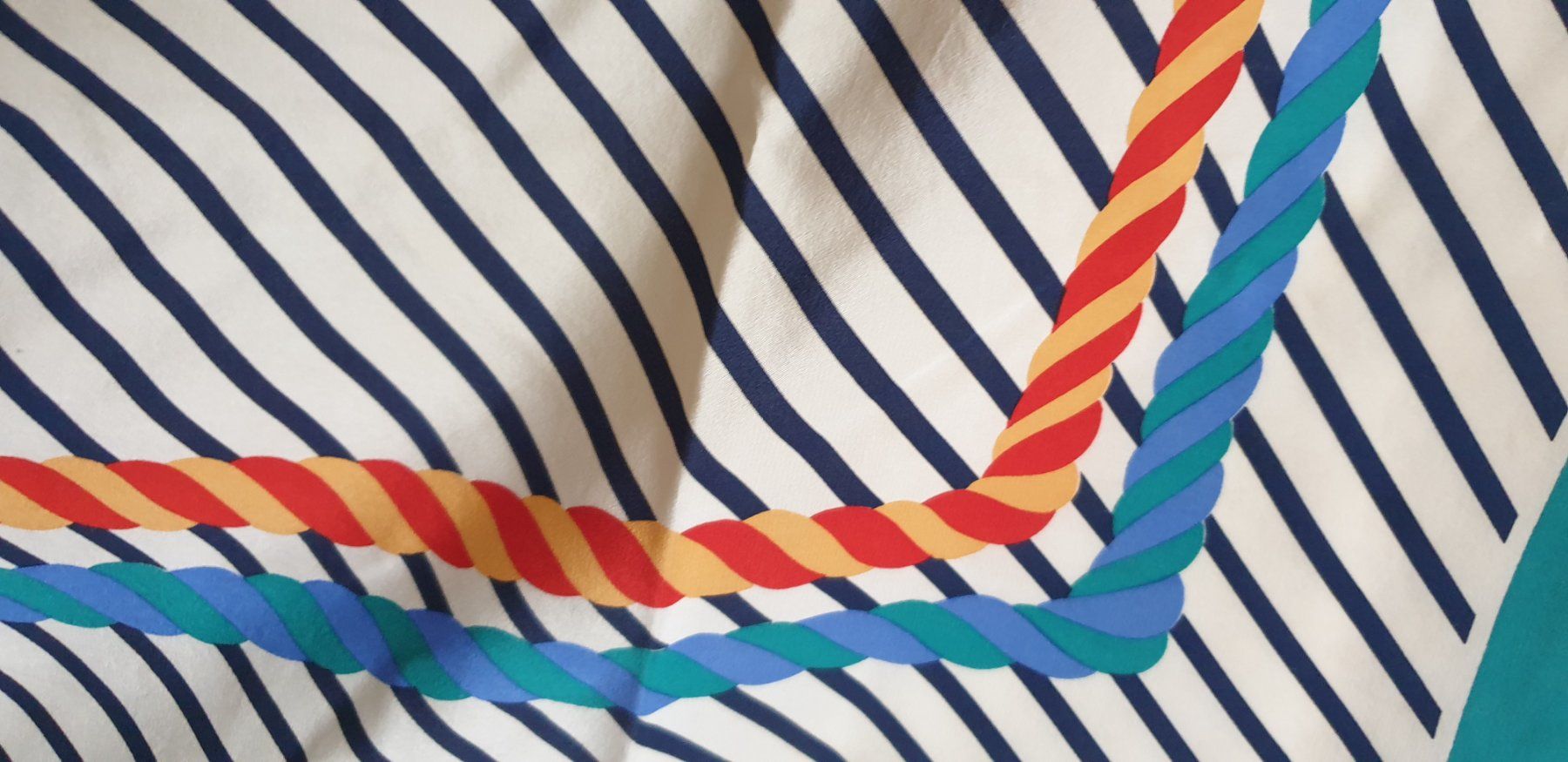 Foulards & écharpes: Foulard Bayron – D'occasion à Emmen par magelan 5