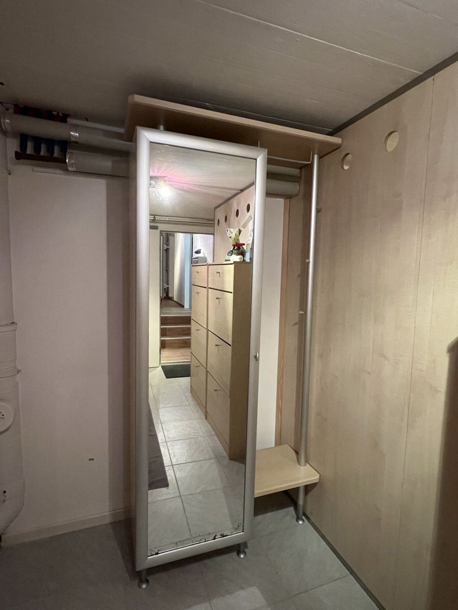 Garderobe: Garderobe mit Spiegel, Kleiderstange, Tablare – Gebraucht aus Ettingen von PetraHeinis0274