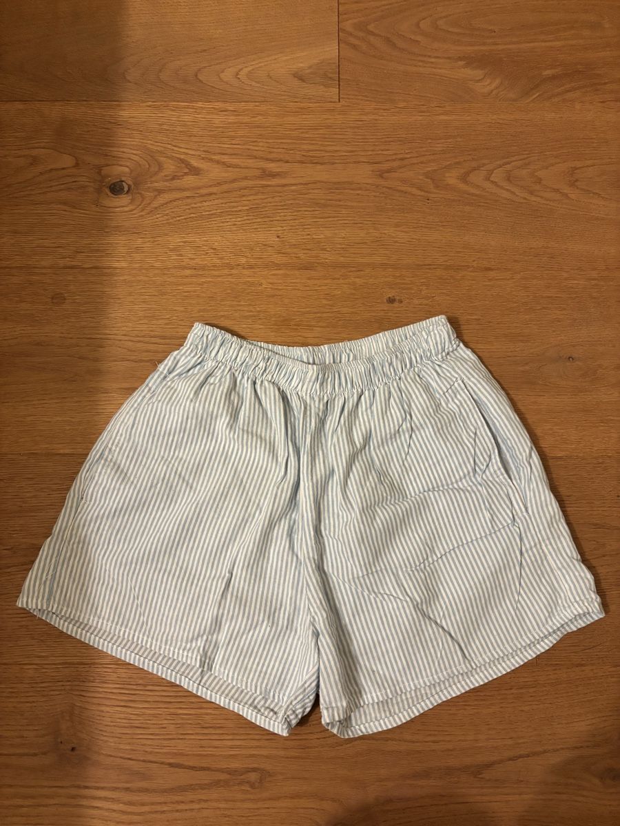Hosen: Subdued Shorts hellblau (S) – Gebraucht aus Männedorf von giu_wm6d