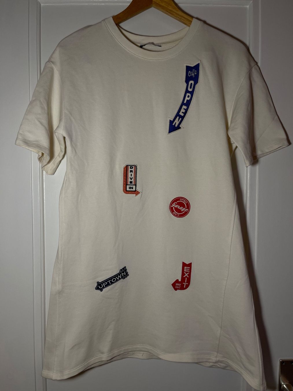 Zara Vestiti: Robe t-shirt avec patch – Usato da Territet venduto da Estelle_elletsE