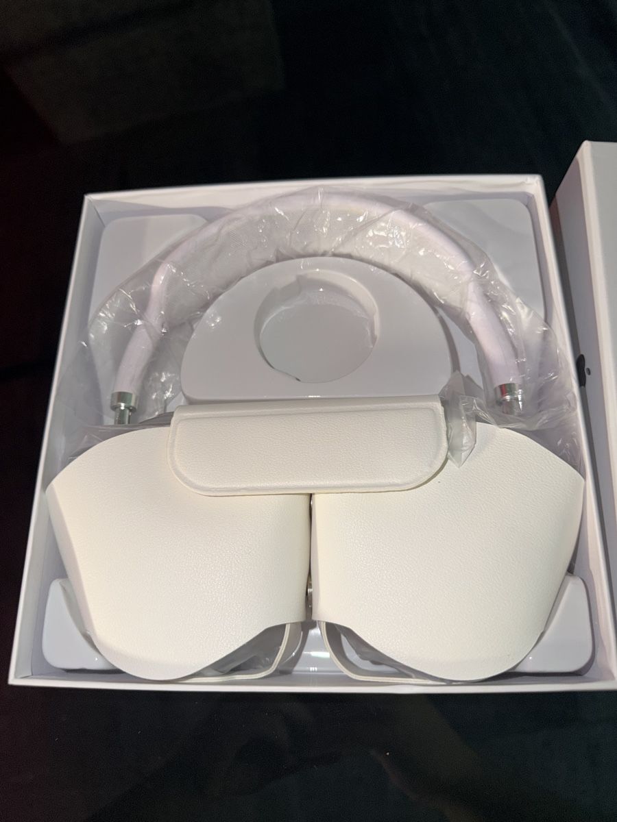 Apple Kopfhörer: Apple Air pods Max 2025 – Neu und originalverpackt aus Lyss von jan_fd29 1