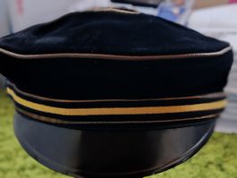Kappe Samt Schwarz Gelb bestickt mit Monogramm Grösse ca. 57