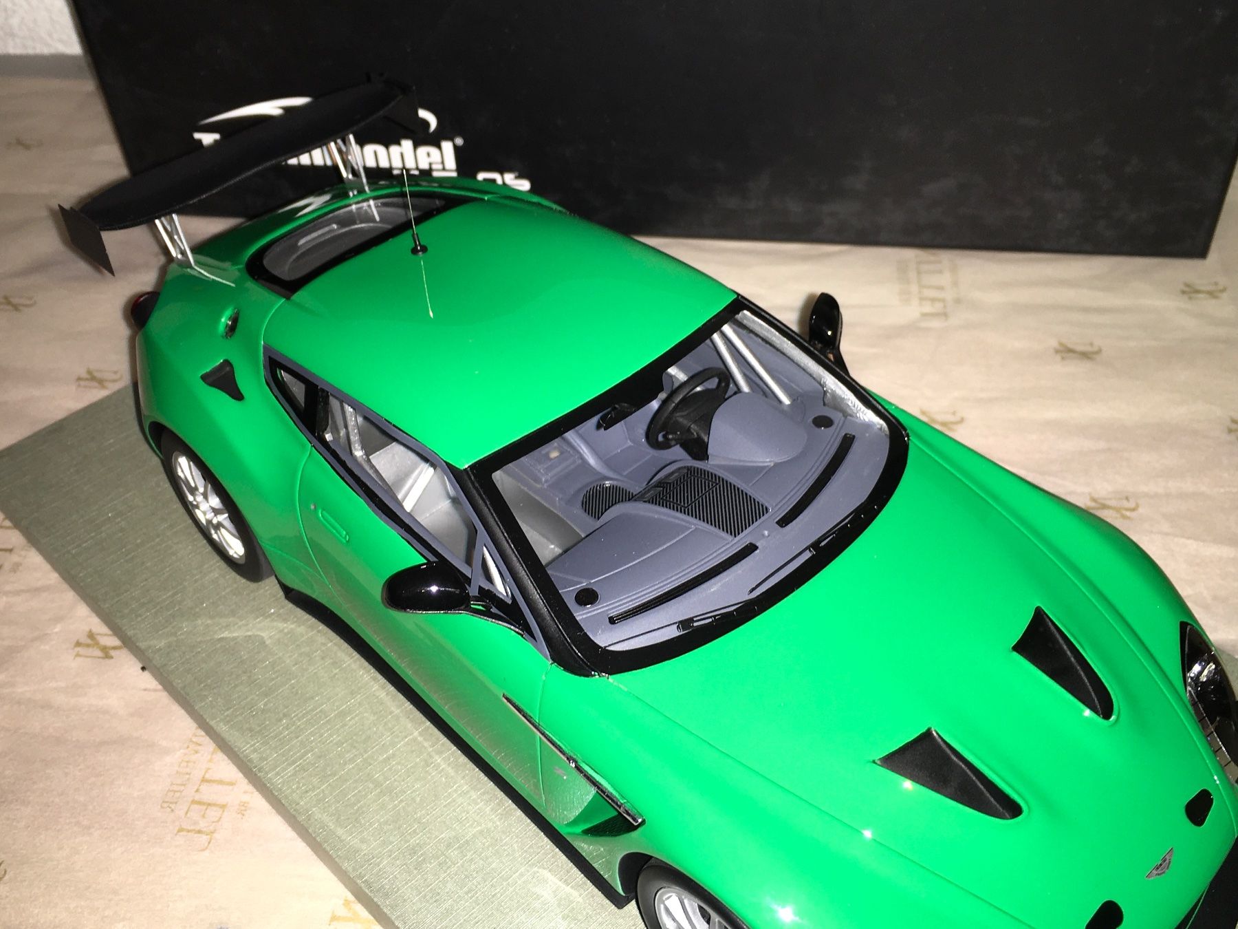 Aston Martin Modellini d'auto: Aston Martin V12 Zagato Race 1/18 Press Version – Usato da Wohlen AG venduto da PrivatSammlung 3