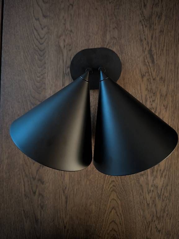 Lampade: Doppelkegel-Wandleuchte, Moke – Nuovo e nell'imballaggio originale da Zollikofen venduto da aba_p9pv