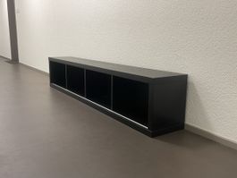 Schlichtes Fernsehmöbel