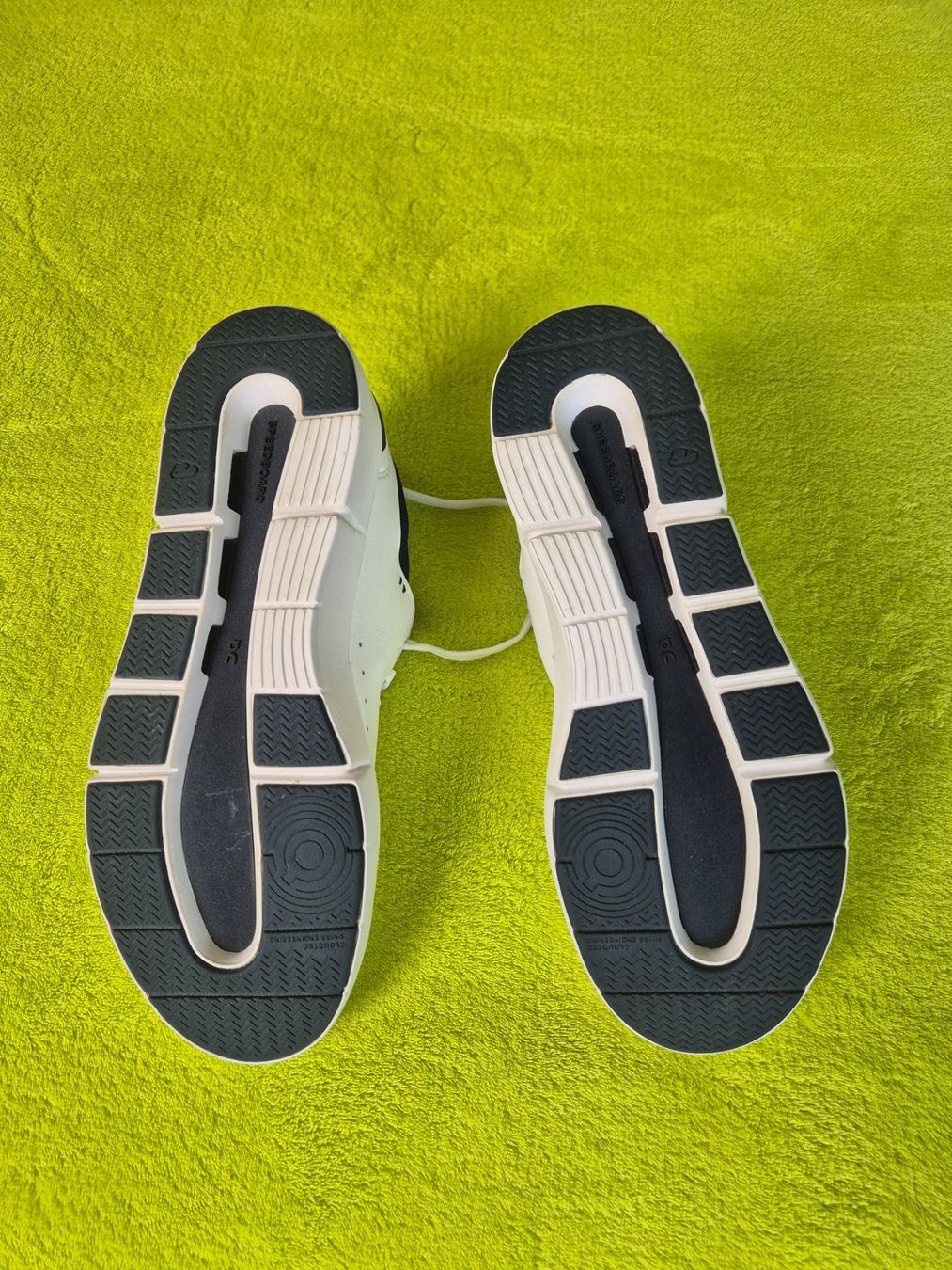 On Scarpe da donna: On Sneaker The Roger Advantage, Gr. 40, mit OVP – Nuovo (secondo la descrizione) da Winterberg ZH venduto da Gemini63 3