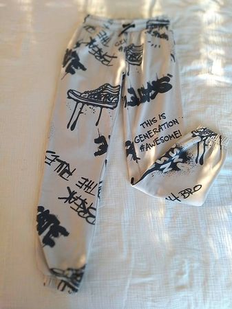 Lässige Trainerhose Gr 170/176 weiss / schwarz gemustert