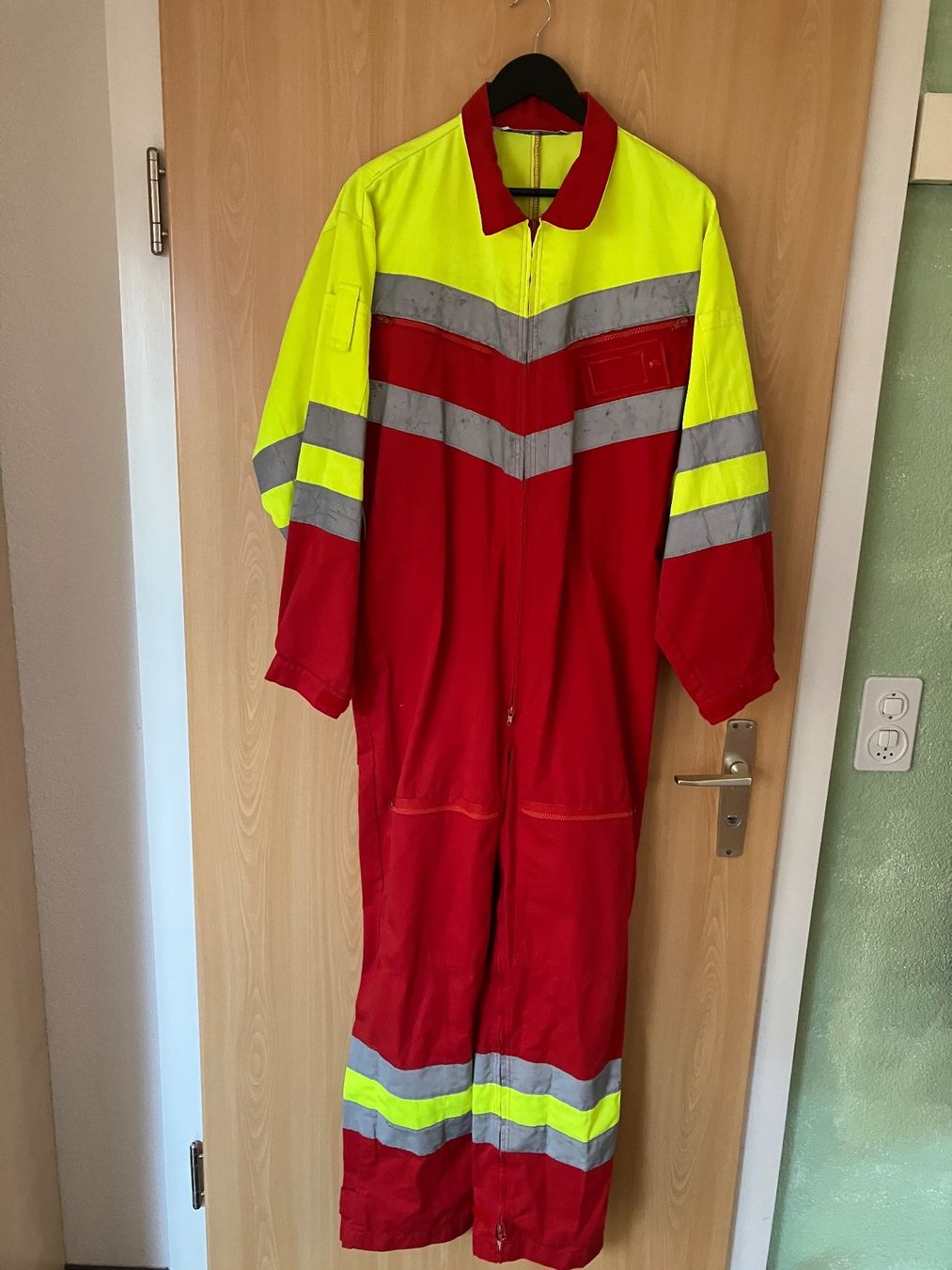Completi: Feuerwehr Rettung Overall Gr. 50 – Usato da Bettwiesen venduto da Zustand57 1