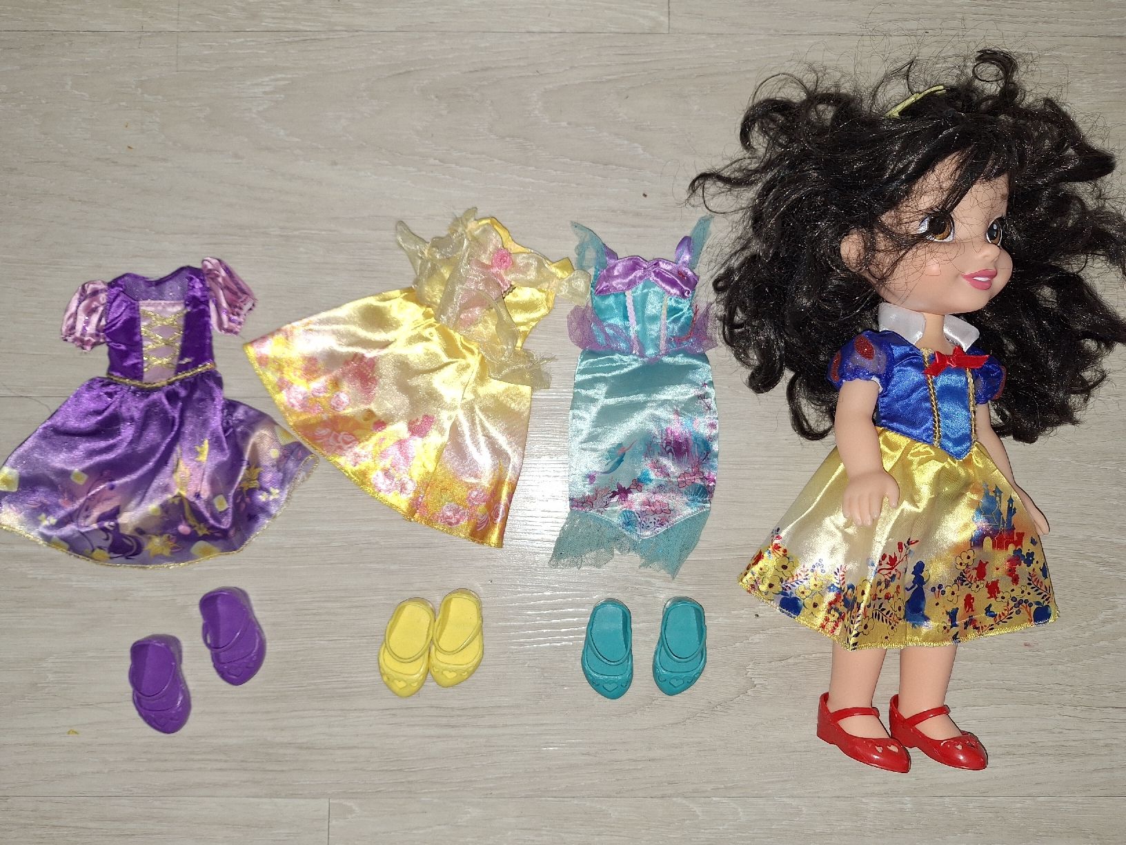 Bambole: Puppe Schneewittchen mit Disney Kleider Set – Usato da Egerkingen venduto da Niceli1