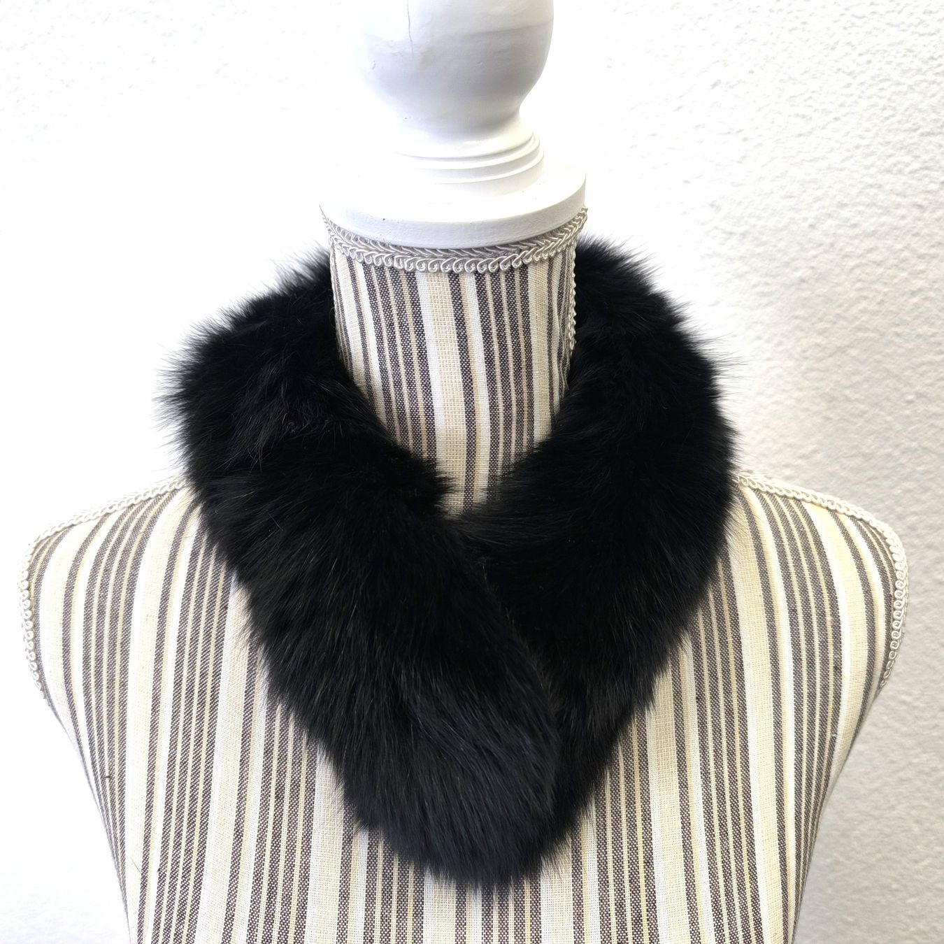 Foulard & Sciarpe: Schwarzer Pelzkragen Stola – Usato da Rüti ZH venduto da Restwert_Rueti_ZH