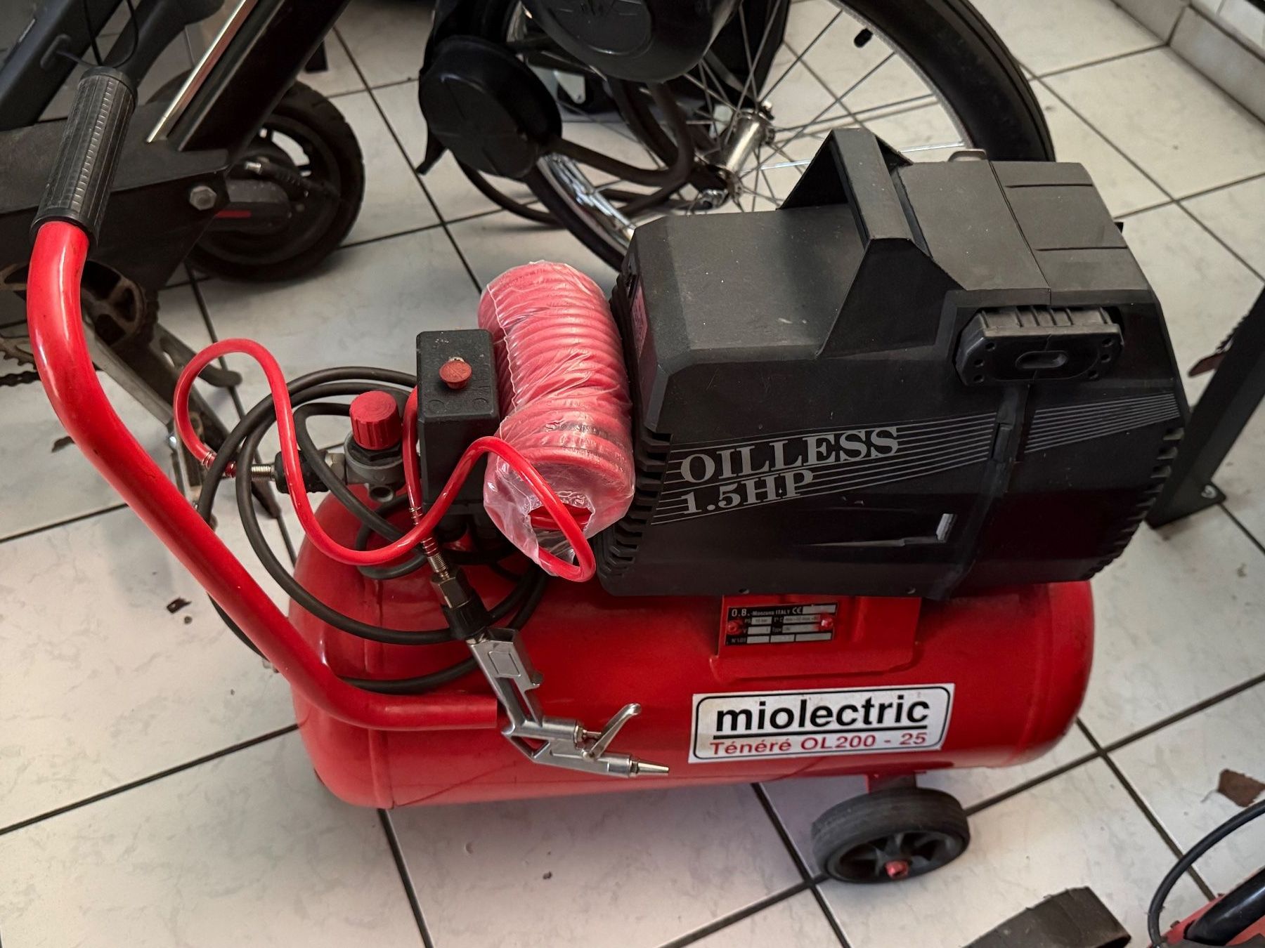 Kompressoren: Luftkompressor Zu Verkaufen 24l – Gebraucht aus Biel/Bienne von Chlapfum-Team 2