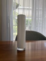 Zylindrische Glasvase weiss schlicht guter Zustand