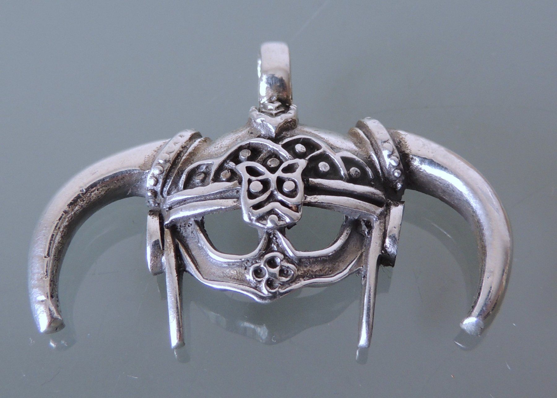 Ciondoli: Silber 925 Anhänger 46 mm Wikinger Hörnerhelm – Nuovo (secondo la descrizione) da Waldenburg venduto da schaller707